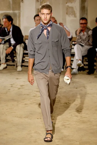 Look 27